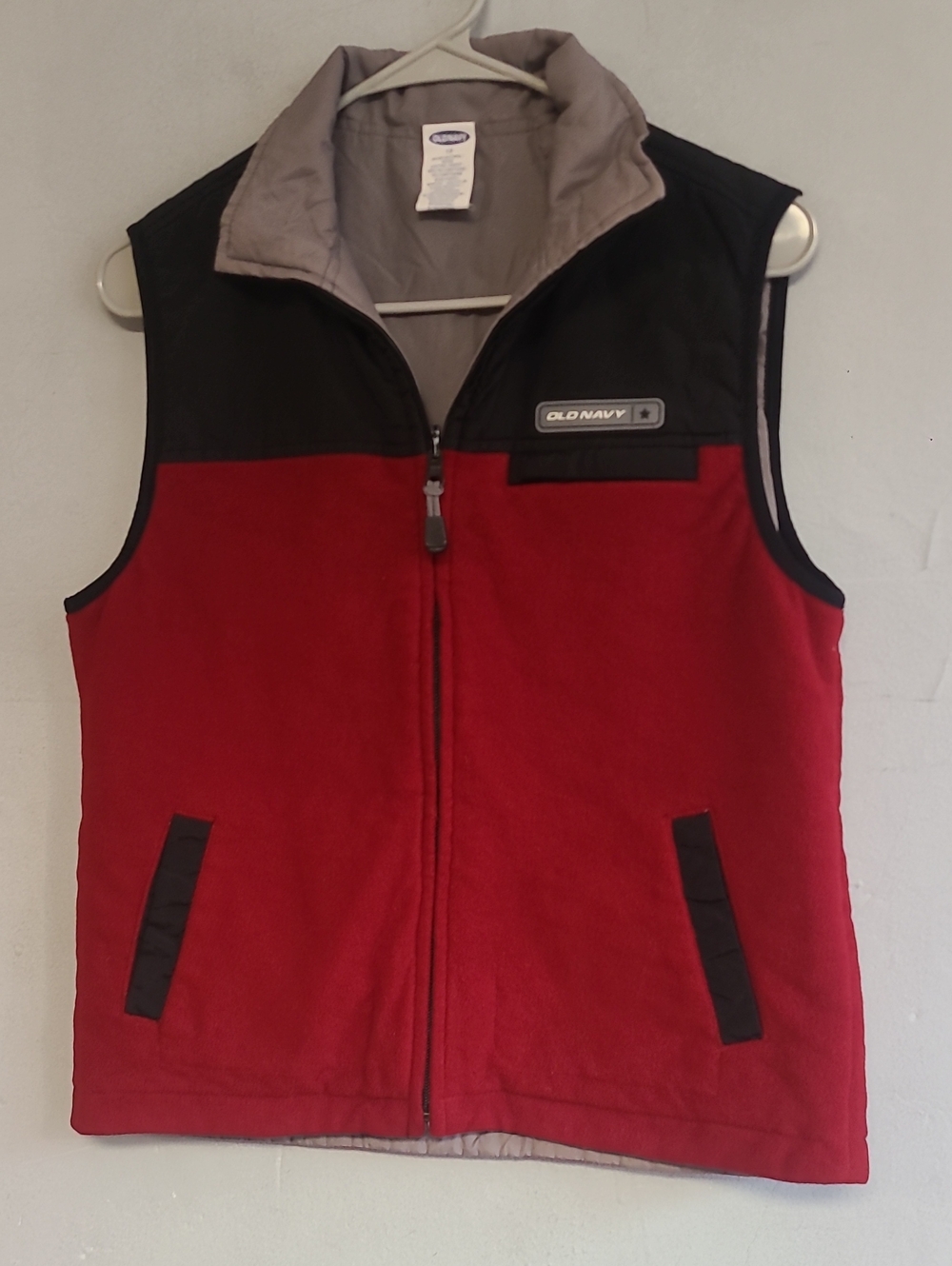 Kid's size 10 boy's Old Navy fleece lined vest Men's red & black full-zip